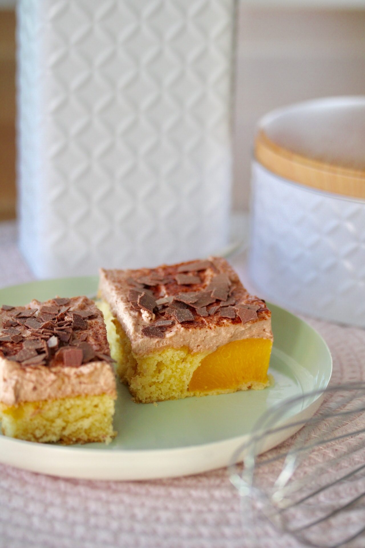 Fruchtiger Blechkuchen mit Kakaosahne – Mamaglück &amp; Kuchenzauber